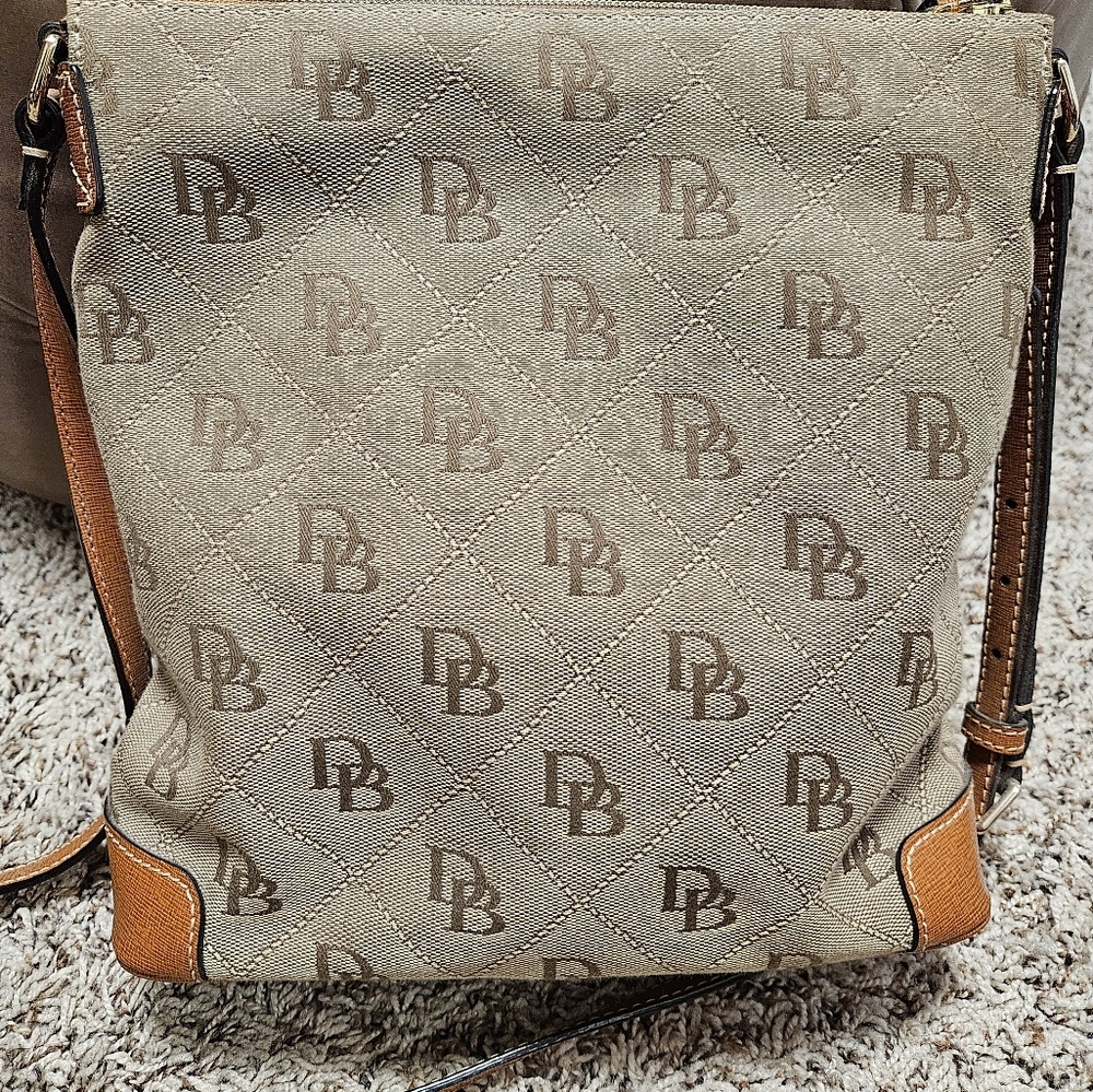 DOONEY & BOURKE Signature Logo Crossbody Handbag ๐ & Matching Wallet - Picture 6 of 16